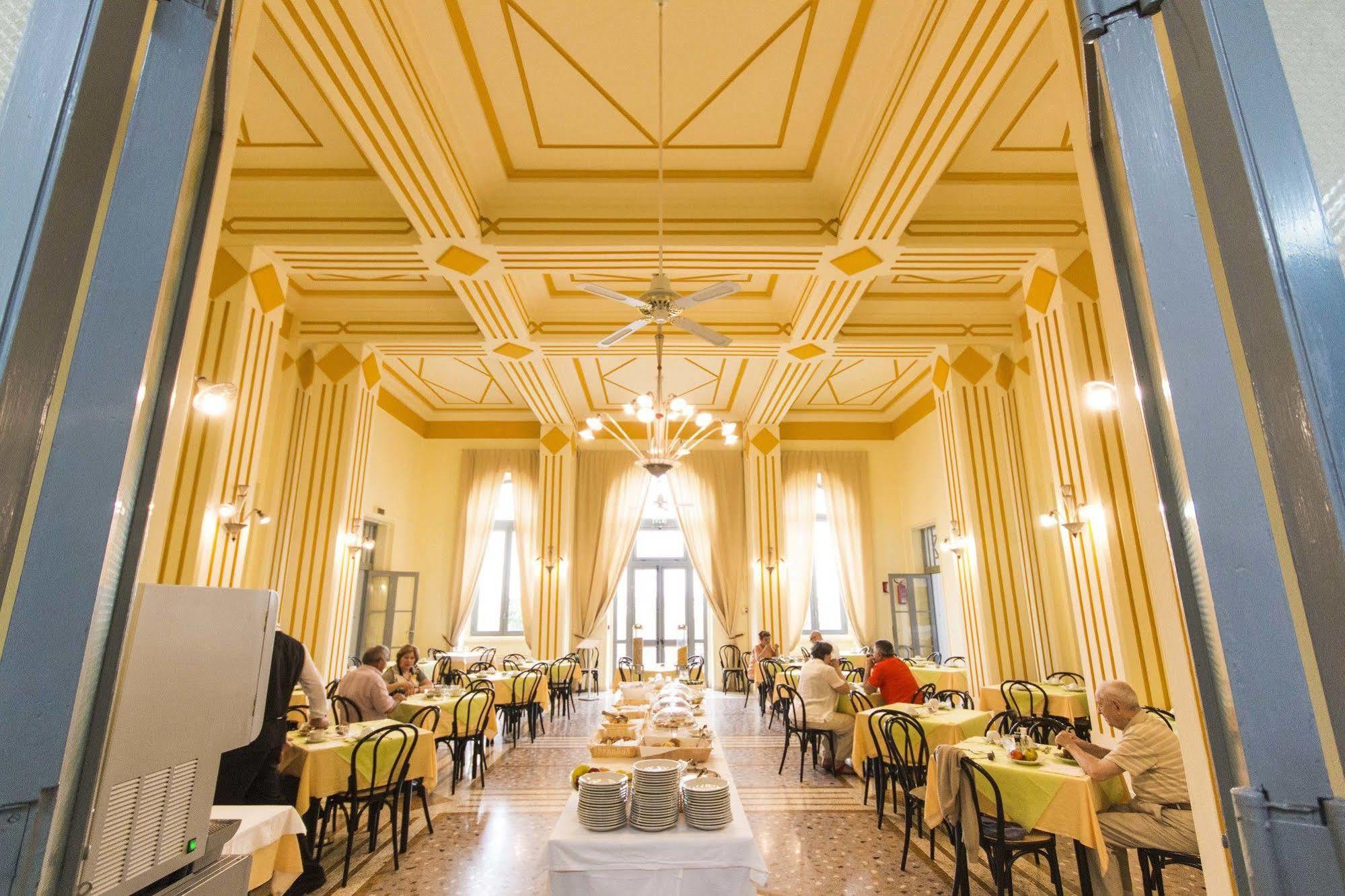 Albergo Palazzo Santa Cesarea Terme Bagian luar foto