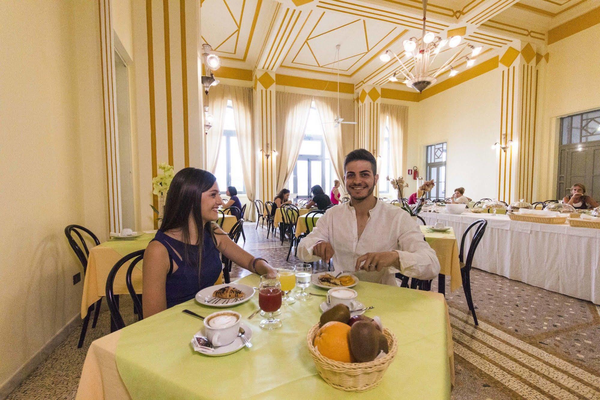Albergo Palazzo Santa Cesarea Terme Bagian luar foto