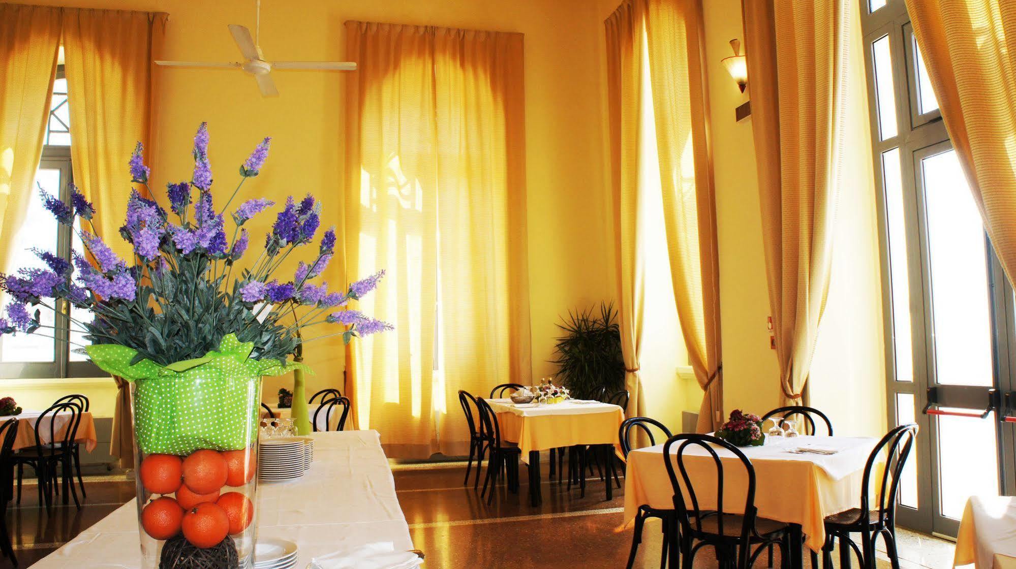 Albergo Palazzo Santa Cesarea Terme Bagian luar foto