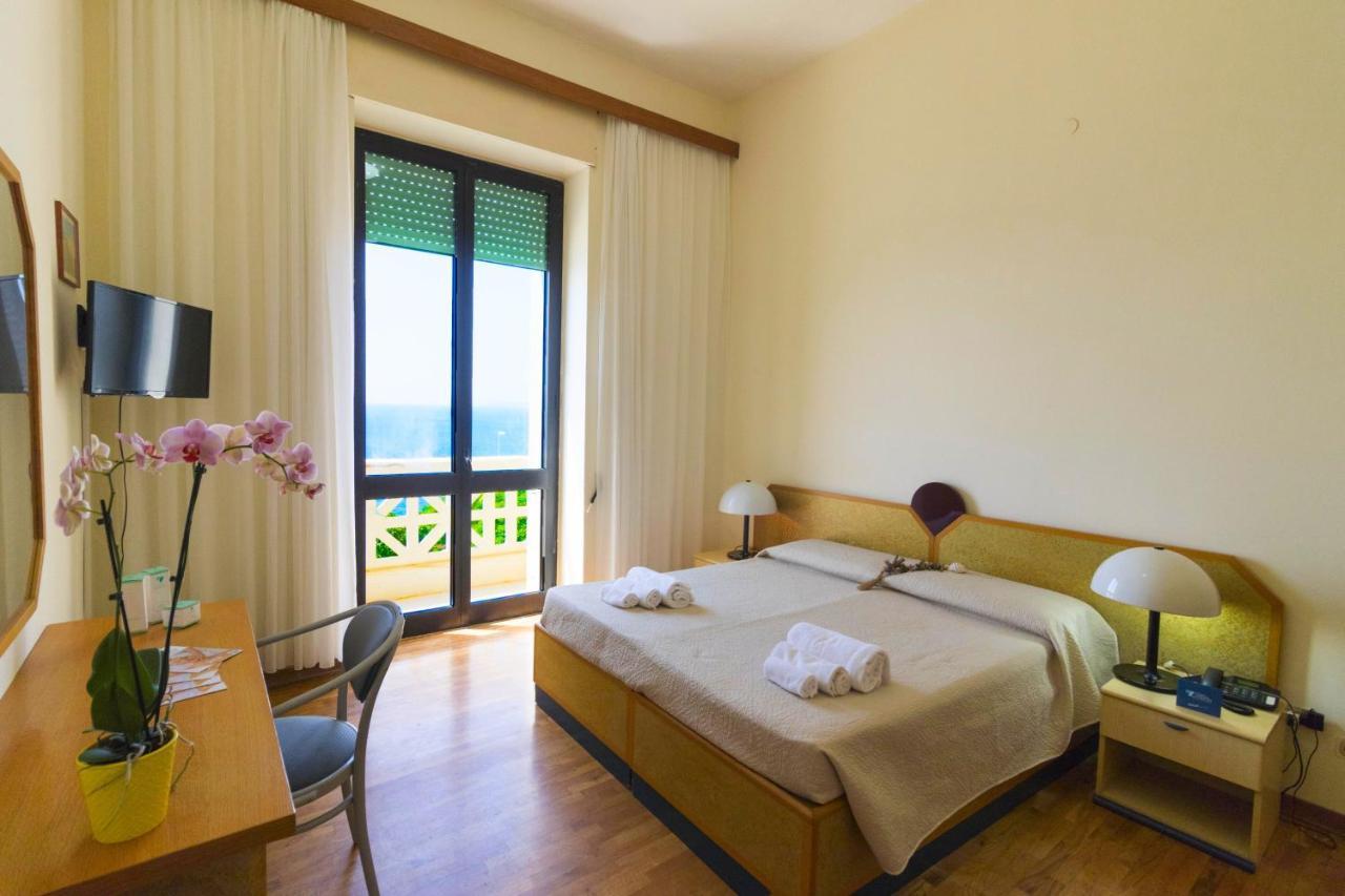 Albergo Palazzo Santa Cesarea Terme Bagian luar foto