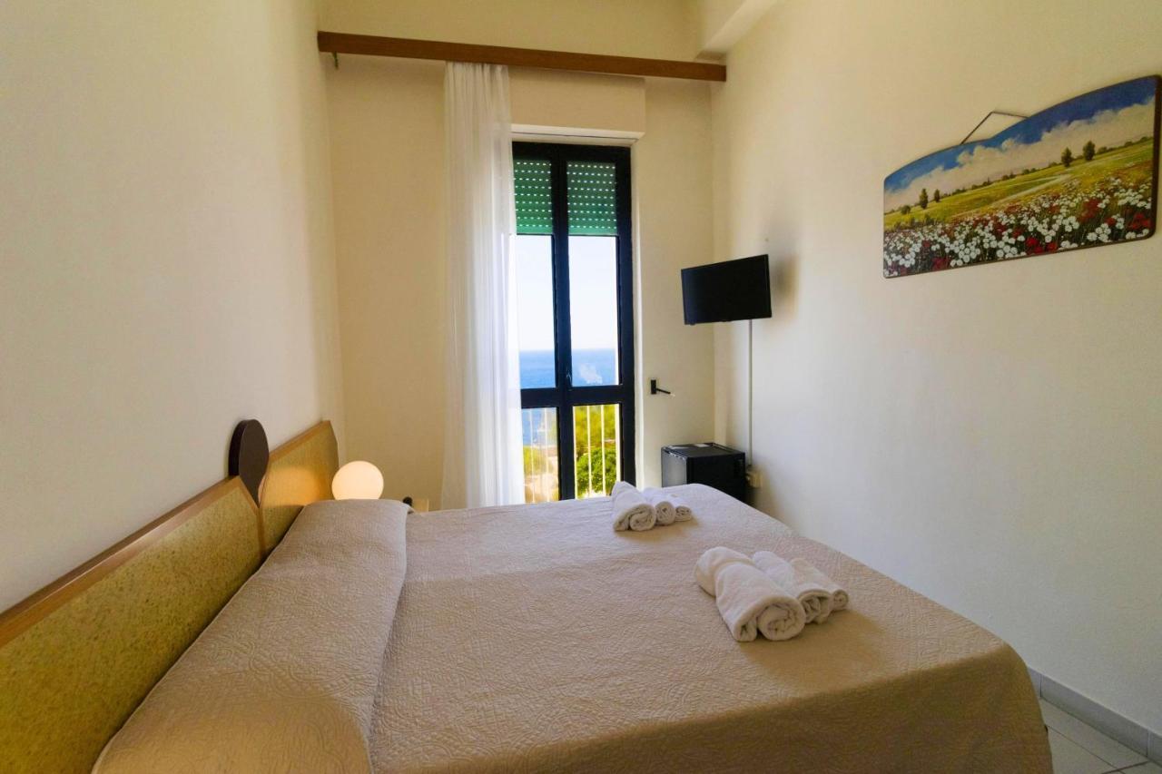 Albergo Palazzo Santa Cesarea Terme Bagian luar foto