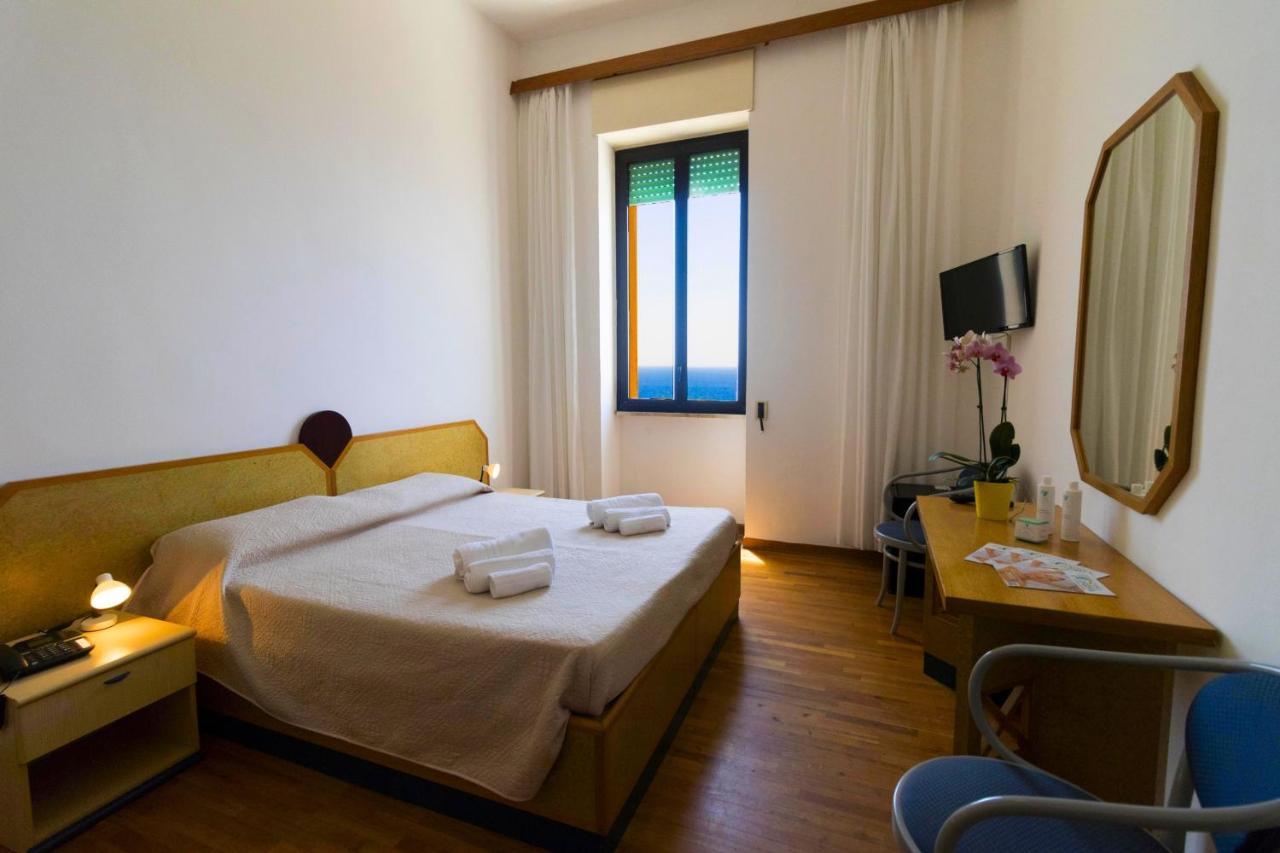 Albergo Palazzo Santa Cesarea Terme Bagian luar foto