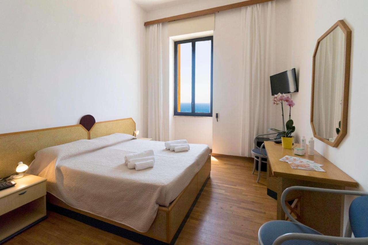 Albergo Palazzo Santa Cesarea Terme Bagian luar foto